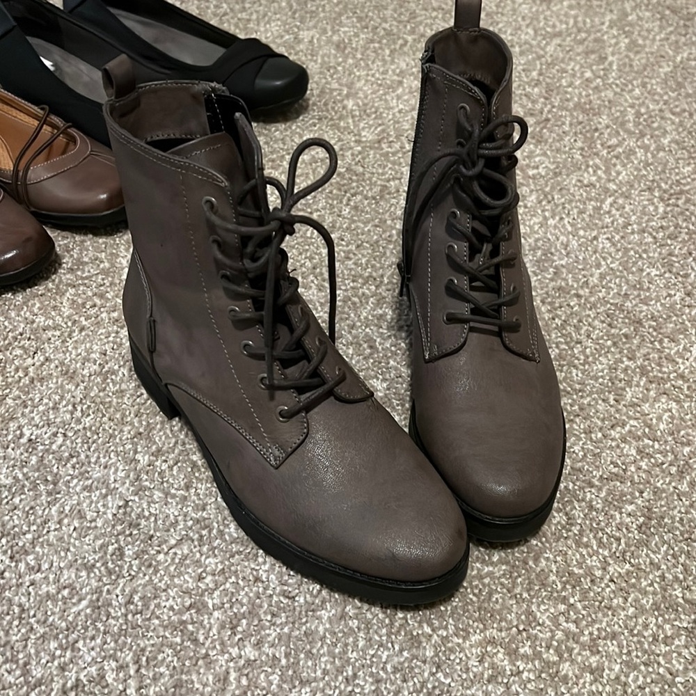 Boots with zipper grayish pewter color soul by naturalizer